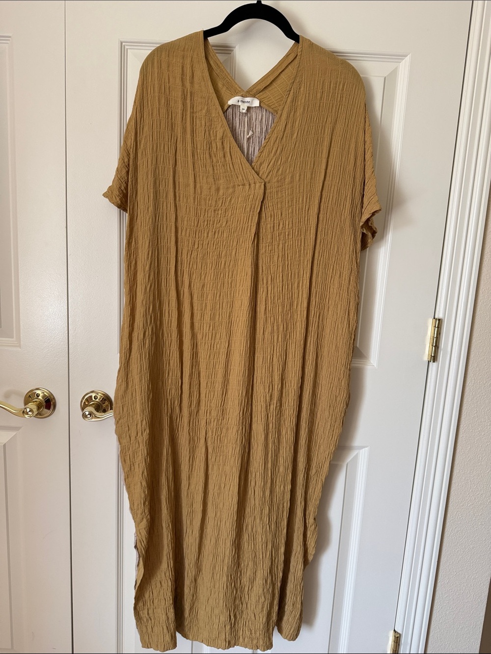 Amente Women's Gold and Tan Crinkled V-Neck kaftan Dress